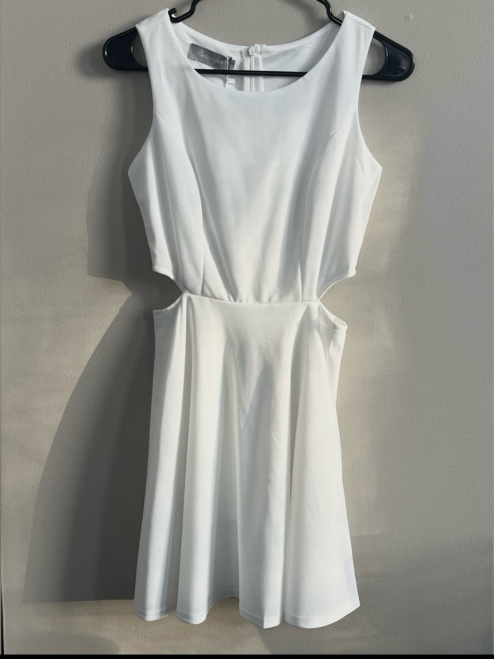 Belongsci white sleeveless midi side cutout dress size small